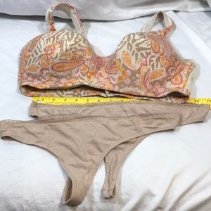 Bra 40 D Cacique by Lane Bryant W/ two pairs of thongs size 8 NEW CONDITION